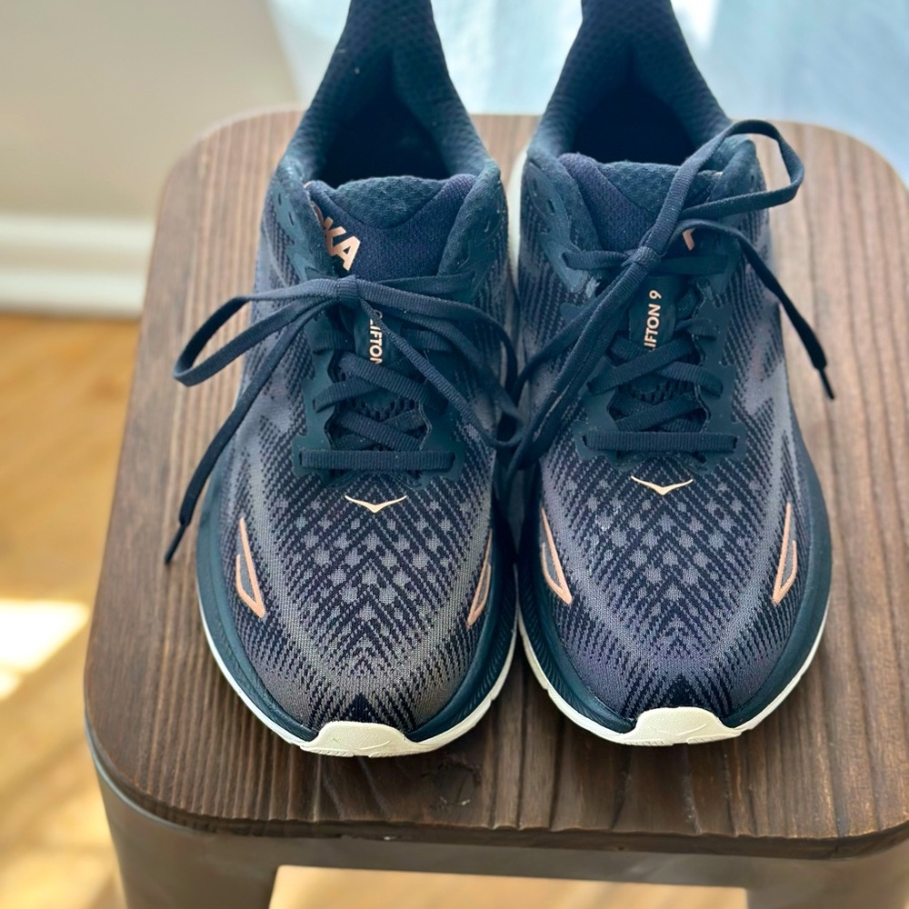 HOKA women’s Clifton9 size 7.5